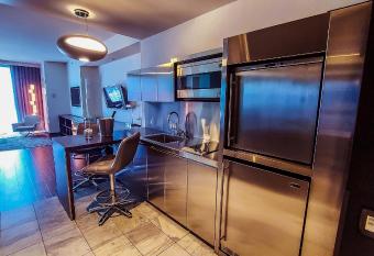 Luxury 53rd Flr Condo with Amazing Sunset View & Balcony NO ReFee at Palms Place has Balcony rooms