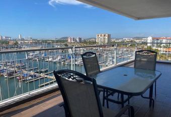 frente a la marina y super vista by G P S rentas allows 18 year olds to book a room