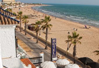Hotel Playa de Regla allows 18 year olds to book a room