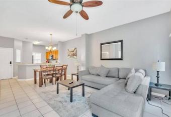 Warm & cheerful 2 bedroom townhouse has Balcony rooms