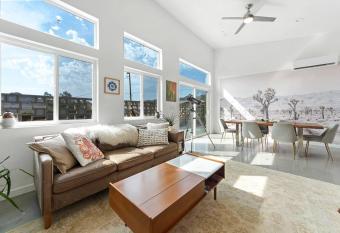Whistling Cloud/ Design+Desert Views+National Park allows 18 year olds to book a room