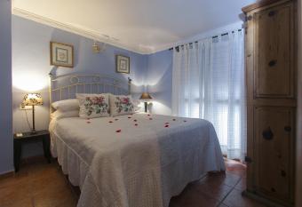 Puerta De Aduares allows 18 year olds to book a room