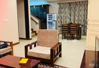 Hometown Raichak Guest House has Balcony rooms