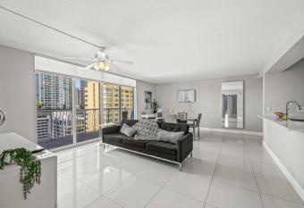 Modern 2 Bed with Amazing Bay Views allows 18 year olds to book a room