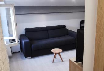 Appartements et studio r  nov  s en 2022, Intra Muros Avignon allows 18 year olds to book a room