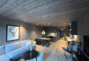 Sl  ttast  len - ny og flott sentral leilighet! has Balcony rooms