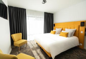 le Barracuda H  tel & Spa has Balcony rooms