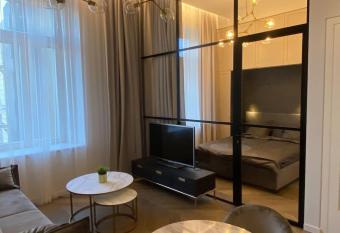 Jaukus butas Vilniaus senamiestyje allows 18 year olds to book a room