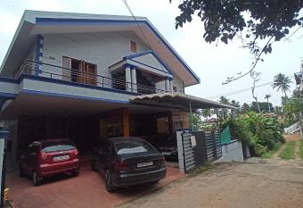 Ritu Homestay (The Second Wind) has Balcony rooms