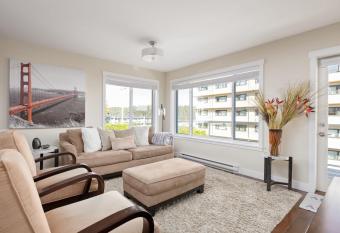 Spacious 2 Bedroom in Nanaimo with an Amazing view has Balcony rooms