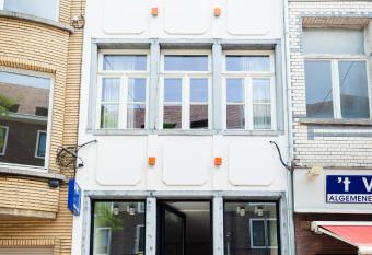 Bed & Binnekyk allows 18 year olds to book a room