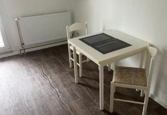 Ruhig gelegene 2z Wohnung allows 18 year olds to book a room