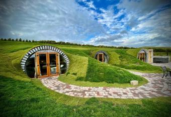 Rabbits View has rooms with a private hot tub