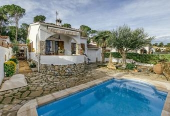 Villa l esquirol casa con piscina has Balcony rooms