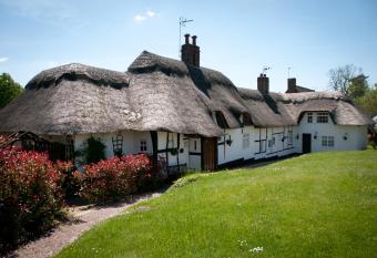 Castle Hill Cottage on a Scheduled Monument has Balcony rooms
