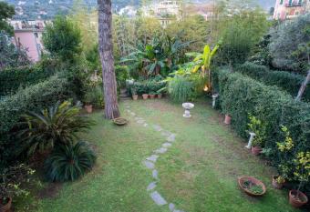 CASA WALCHER has rooms with a private hot tub