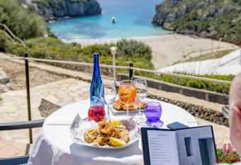 Hotel Sa Barrera - Adults Only allows 18 year olds to book a room