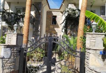 Storks Nest Hause has Balcony rooms