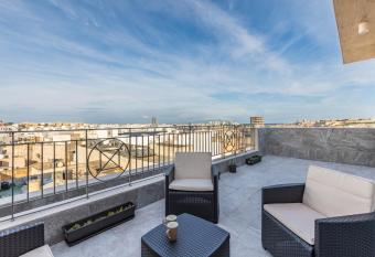 STYLISH 2-Bedroom Penthouses - Terrace with Views allows 18 year olds to book a room