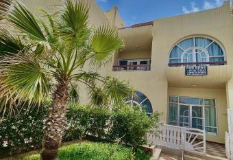 Palma De Mirette, Villa Number 2 allows 18 year olds to book a room