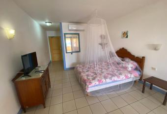 Appartement Hortensia allows 18 year olds to book a room