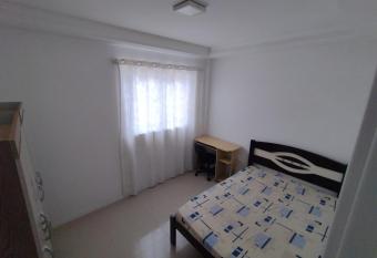 Quarto n1 em apt compartilhado allows 18 year olds to book a room