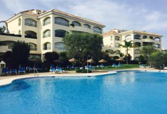 Vista Hermosa Marbella allows 18 year olds to book a room