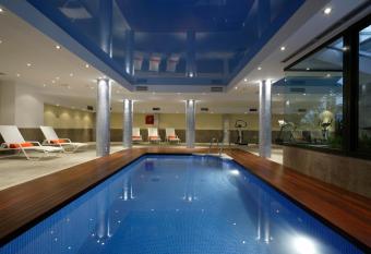 Apartamentos Marina Turquesa allows 18 year olds to book a room