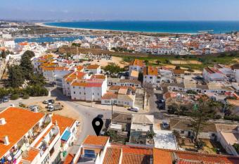 LACUS OCEAN GUESTHOUSE allows 18 year olds to book a room