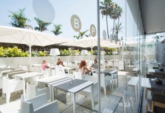 Akeah Broncemar has Balcony rooms