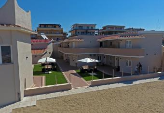 ALDIVA ROOMS has Balcony rooms