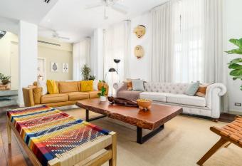 Duplex Penthouse With Private Pool allows 18 year olds to book a room