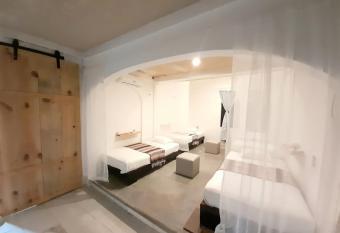 Casa Iguana hostel allows 18 year olds to book a room