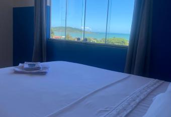 Quarto inteiro em Guarapari com vista para o mar allows 18 year olds to book a room