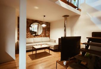 Amazing Triplex Loft heart Cordon Soho has Balcony rooms