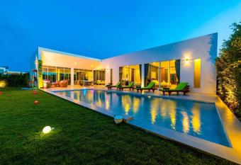 Modern Tropical 4 bedroom Pool Villa! (PMB5) has Balcony rooms
