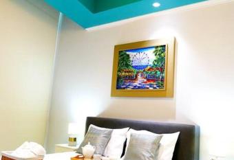 Departamento Familiar Riverfront Hotel Wyndham has rooms with a private hot tub