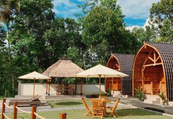 Besakih Homestay & Villa has Balcony rooms