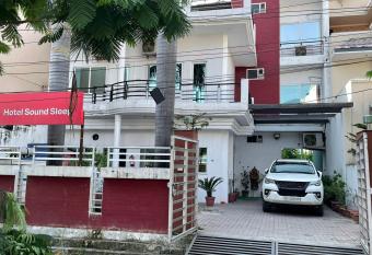 Vista Hideout has Balcony rooms