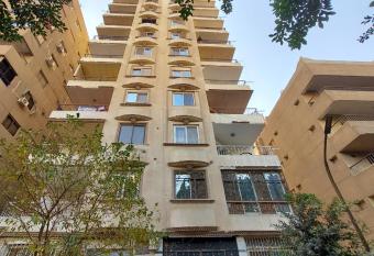 Al Moayad Apartment Near to Genina Mall, Abbas Al Akkad has rooms with a private hot tub