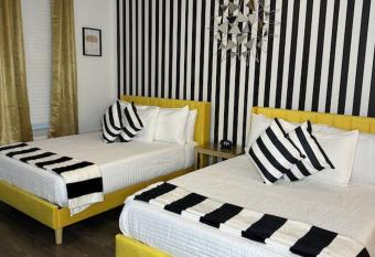 Your Sleek Suite,10 mins to Downtown Raleigh has Balcony rooms