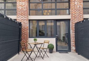 L   atelier A magnifique Loft avec terrasse priv  e allows 18 year olds to book a room