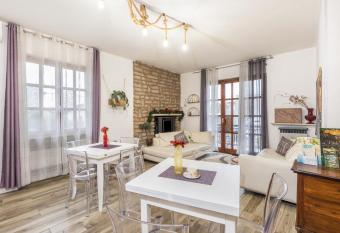 Villa Nest has Balcony rooms