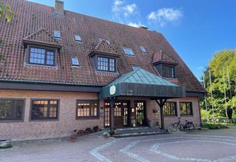Hotel Schloss Diepenbrock allows 18 year olds to book a room