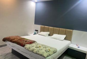 Ramjane Punjabi Hotel and Restaurant has Balcony rooms