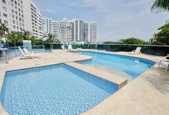 Amplio apartamento cerca de todo has rooms with a private hot tub