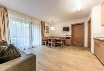 Le Table B has Balcony rooms