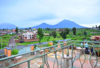 AROMA VOLCANOES INN has Balcony rooms