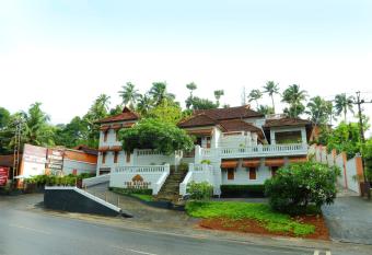 THE HILLWAY HERITAGE has Balcony rooms