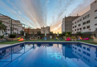 Port Feria Valencia allows 18 year olds to book a room